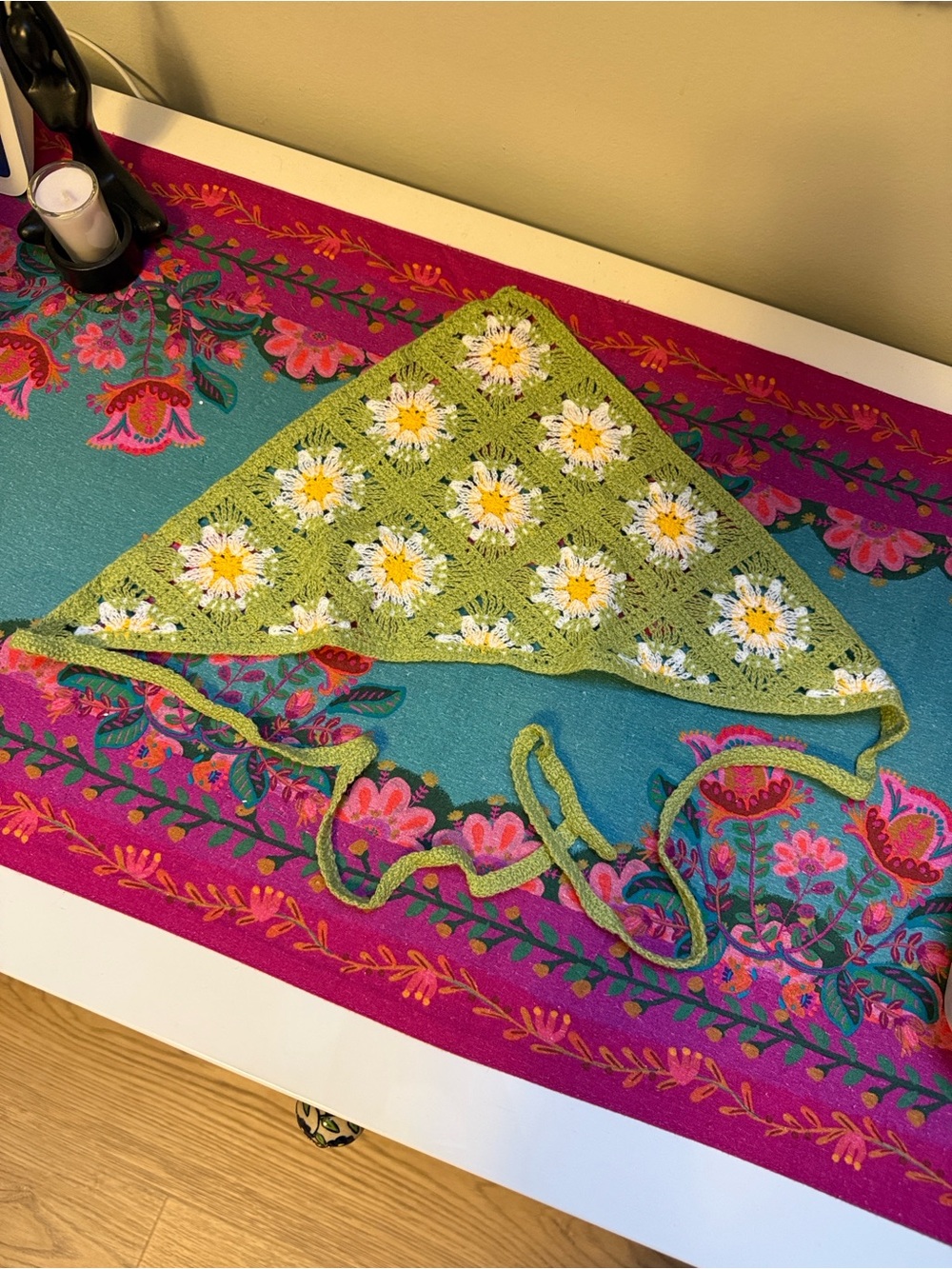 Green Daisy Print Headscarf - Women's Scarves & Wraps - Picture 2 of 3